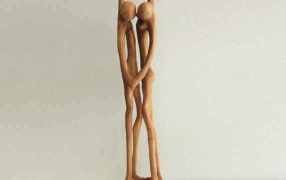 Afrikanische Holzskulptur tanzendes Paar
